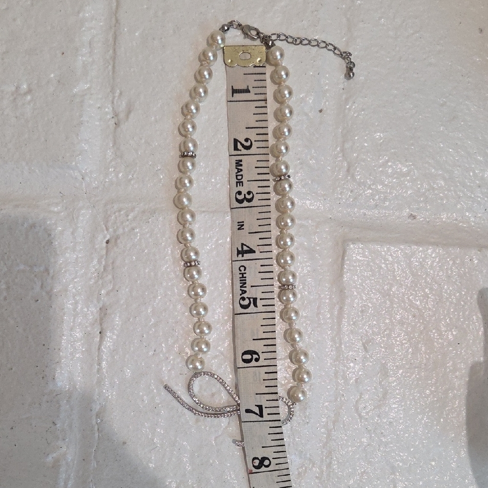 Elegant Pearl Necklace with Silver Rhinestone Bow - Picture 5 of 6